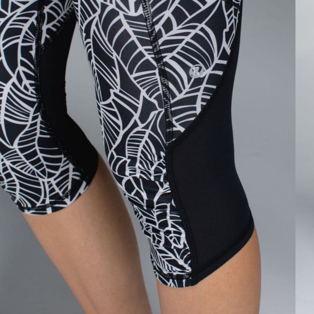 Lululemon Run A Marathon Crop II Pretty Palm Black Angel Wing Size 6 Running - Picture 4 of 13